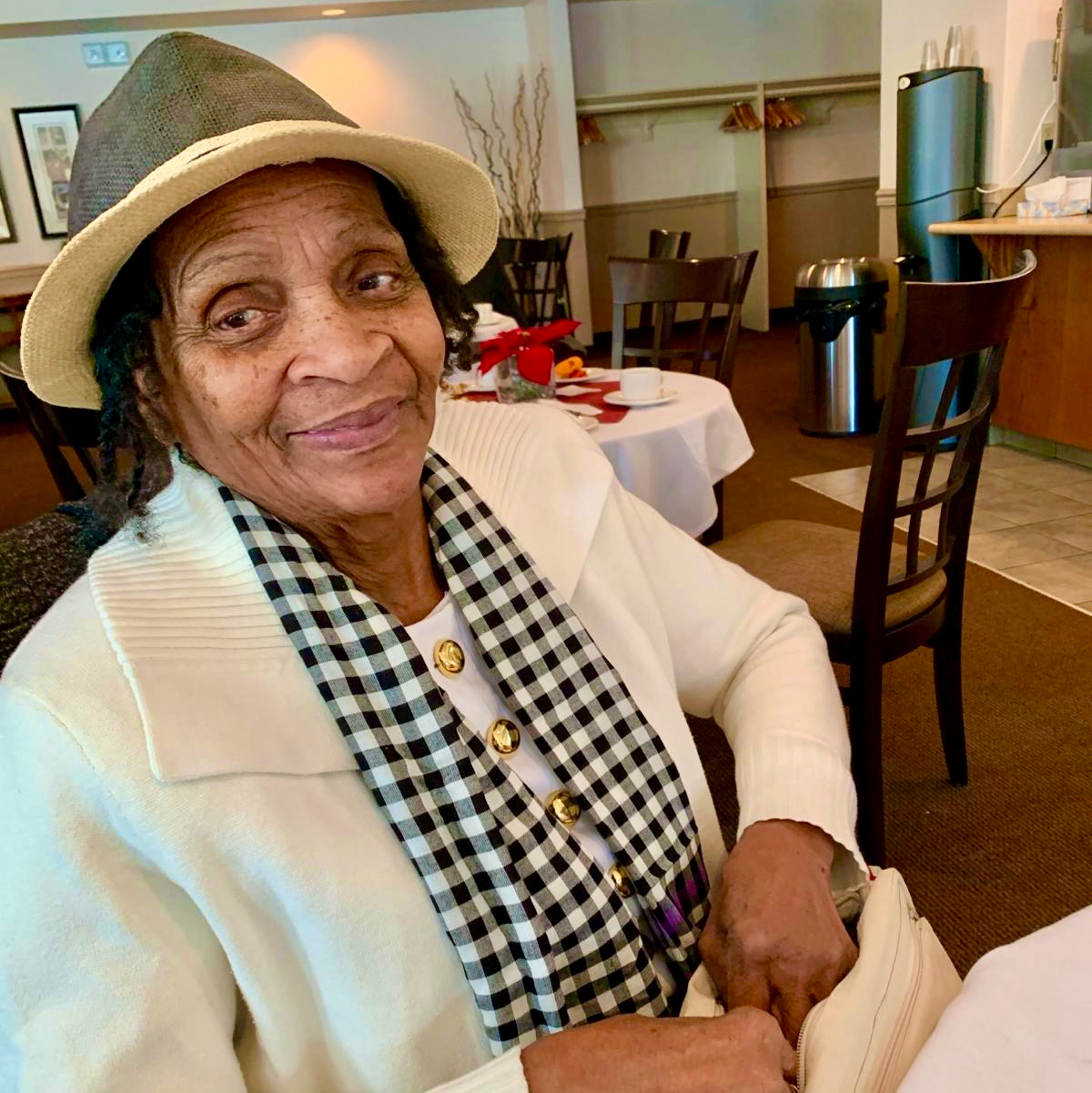 Daphne Merle Charlton's obituary , Passed away on March 14, 2024 in Winnipeg, Manitoba