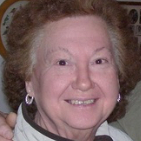 Eva Pearl Holt Obituary