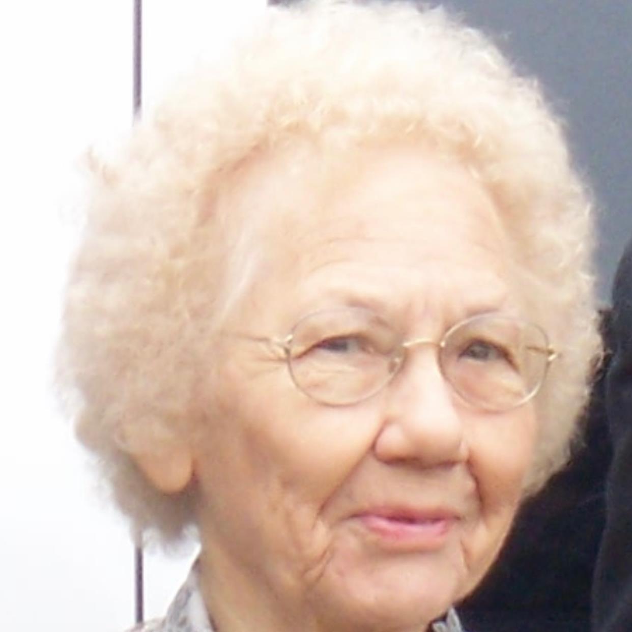 Pansy Luck Obituary